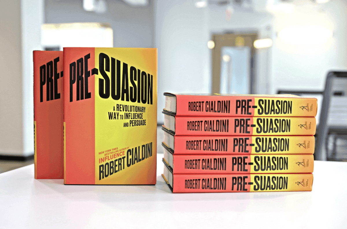 Book cover of Robert Cialdini's "Pre-Suasion"